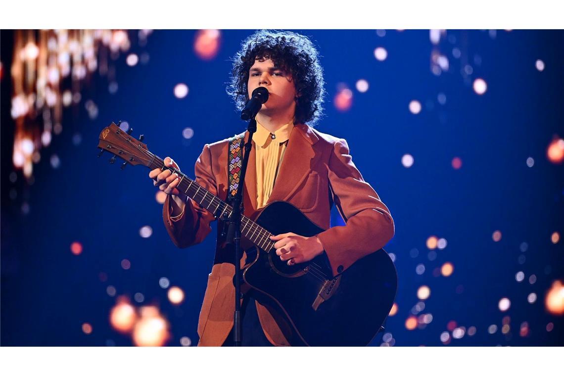 Schickt Stefan Raab bald wilde Mittelalter-Rocker zum ESC? Sänger Benjamin Braatz brauchte nur seine Gitarre, um das Publikum für sich zu gewinnen.