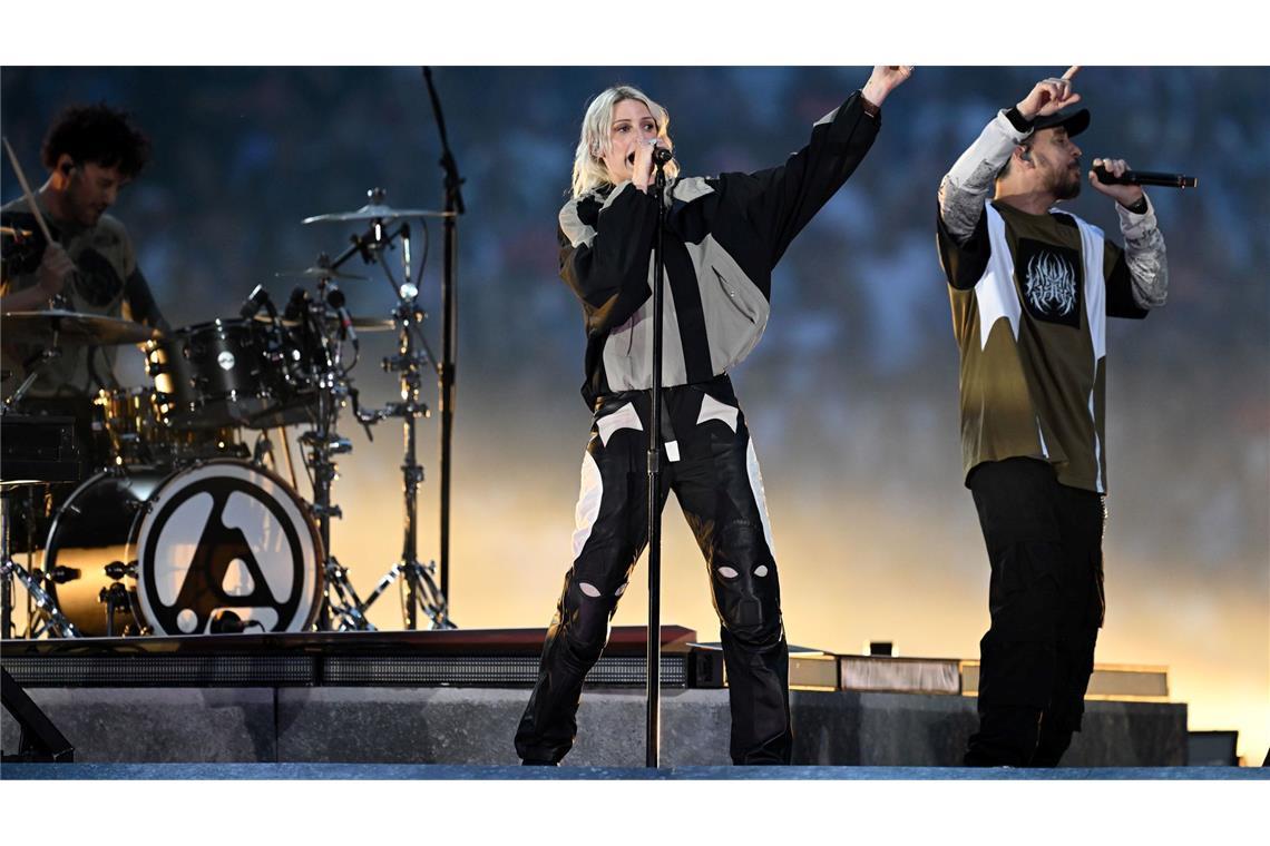 Legende van Basten schimpft über Final-Show von Linkin Park Sängerin Emily Armstrong heizt dem Publikum vor dem Finale ein.