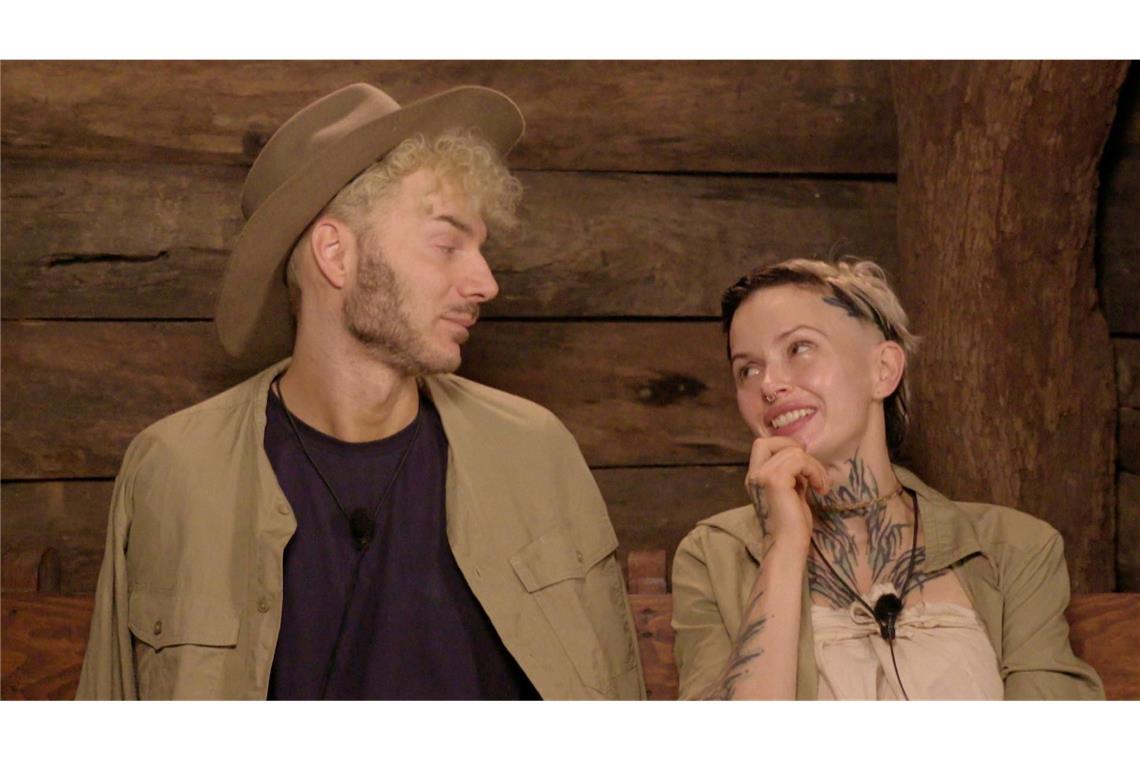 Trotz gelungener Prüfung kochen die Emotionen über Sam und Edith gehen zusammen in die Prüfung.