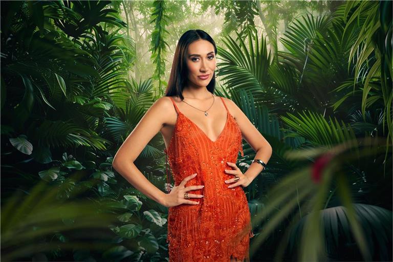 Samira Yavuz nimmt ein bedrucktes Kissen und Lippenpflege mit ins „Dschungelcamp“.