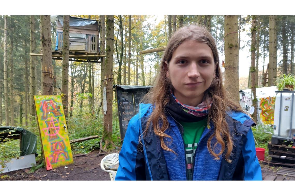 Verfahren gegen Aktivisten aus Ravensburg eingestellt Samuel Bosch besetzt seit Februar 2021 ein Waldstück in der Nähe von Ravensburg.