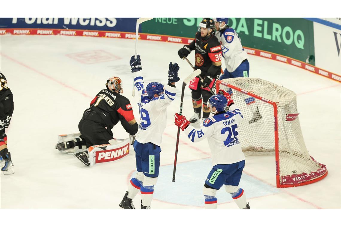 2:6 gegen Slowakei: DEB-Team enttäuscht bei Deutschland Cup Samuel Takac sorgte für das erste Tor der Slowaken gegen Deutschland.
