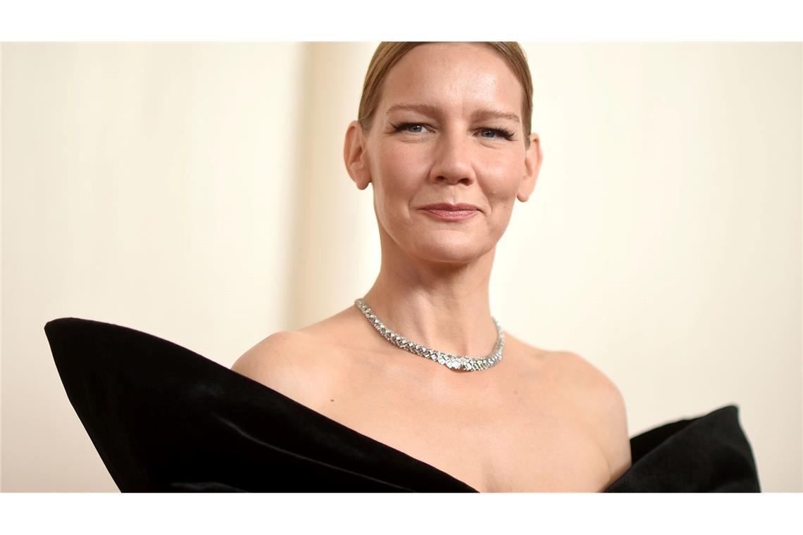 Aktivismus bis Zauberberg: Das Kulturjahr 2024 Sandra Hüller ganz glamourös bei der Oscar-Verleihung.