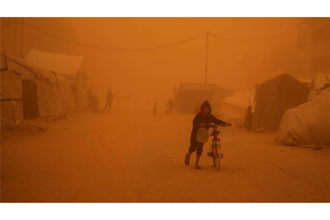 Sandstürme kommen in der Region nicht selten vor, aber dieses Mal ist der Sturm besonders stark.