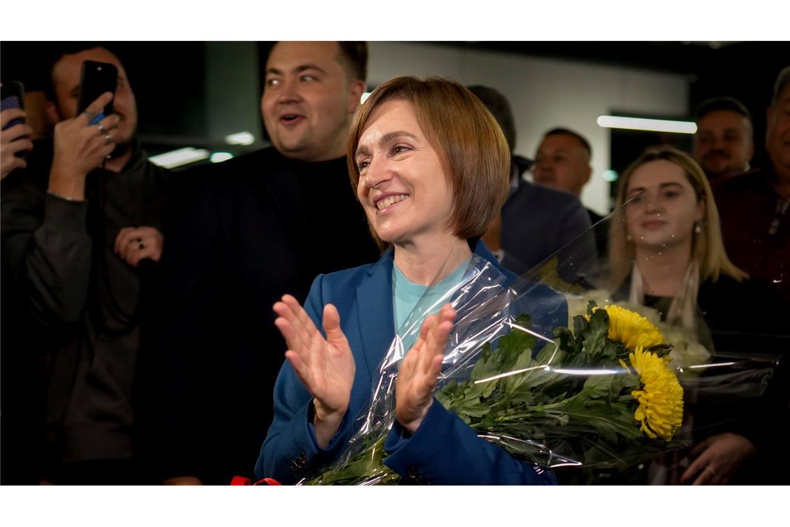Prowestliche Präsidentin siegt in Moldau - EU erleichtert Sandu feiert mit Anhängern.
