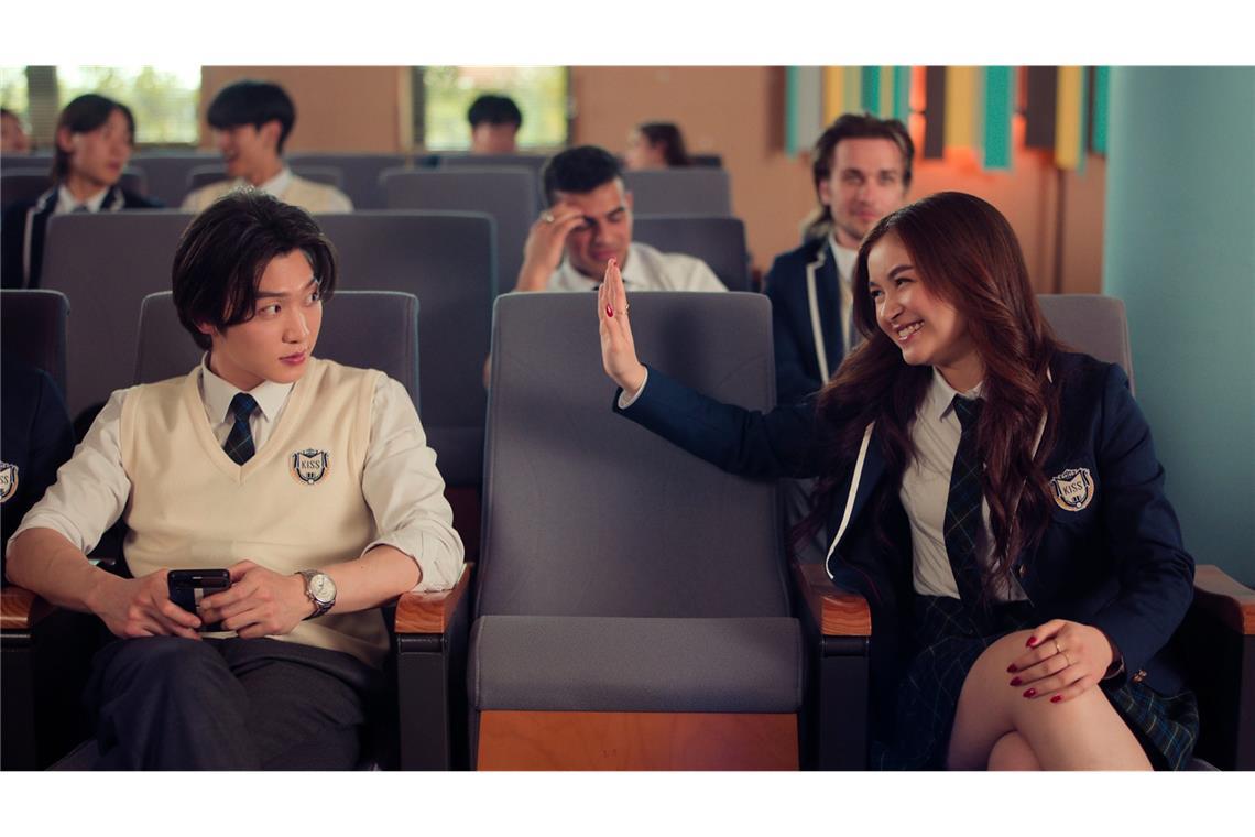 Alle Infos zur 2. Staffel Sang Heon Lee („Min-Ho“) und Anna Cathcart („Kitty“).