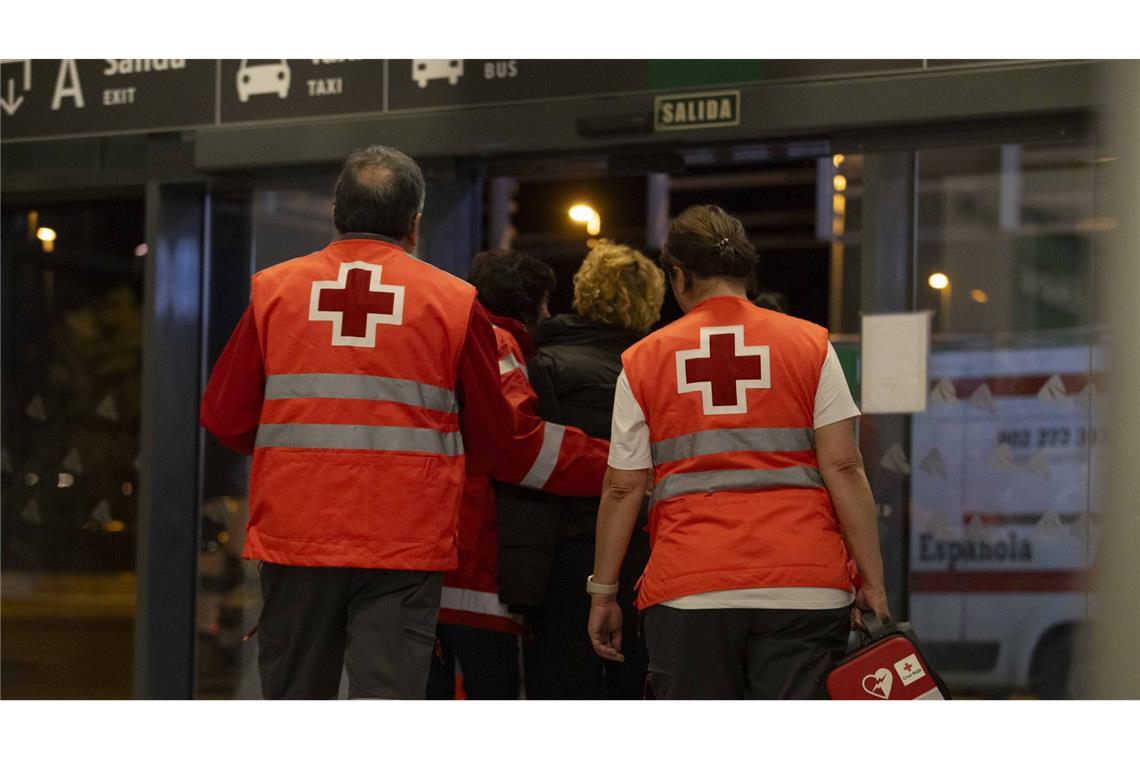 Sanitäter sind im Einsatz.