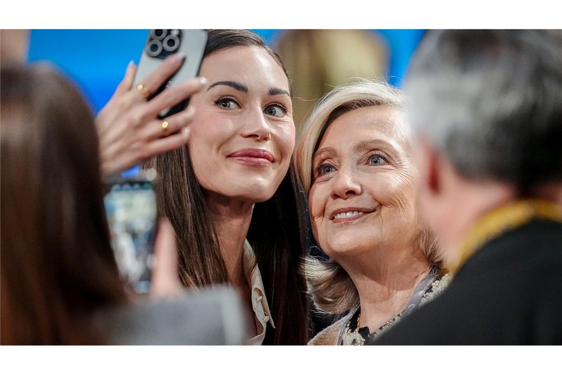 Sanna Marin und Hillary Clinton