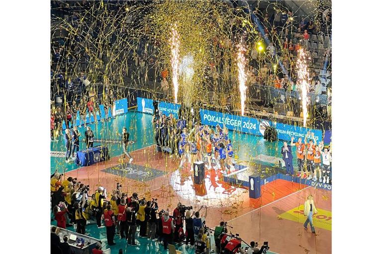 SAP-Arena 2024: Pokalsieg der Volleyballerinnen von ­Allianz MTV Stuttgart