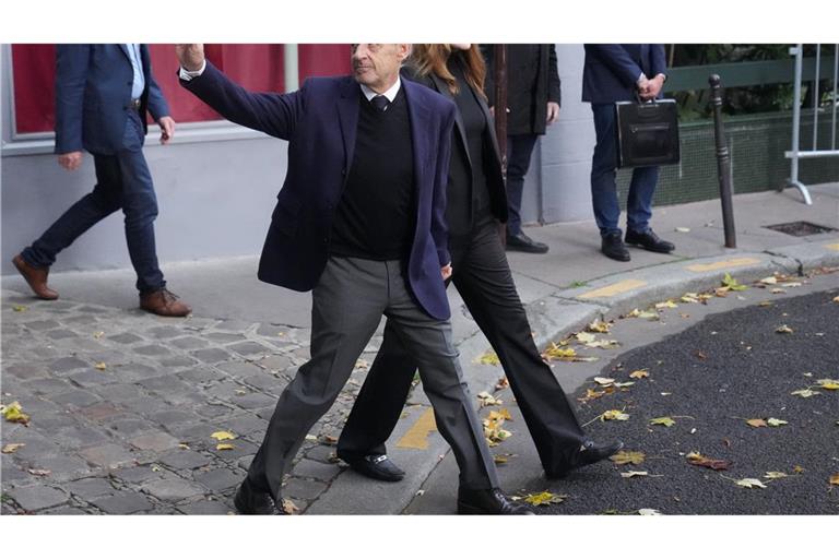 Sarkozy tritt seine Haft an.