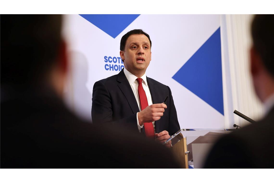 Sarwar forderte Starmer zum Rücktritt auf.