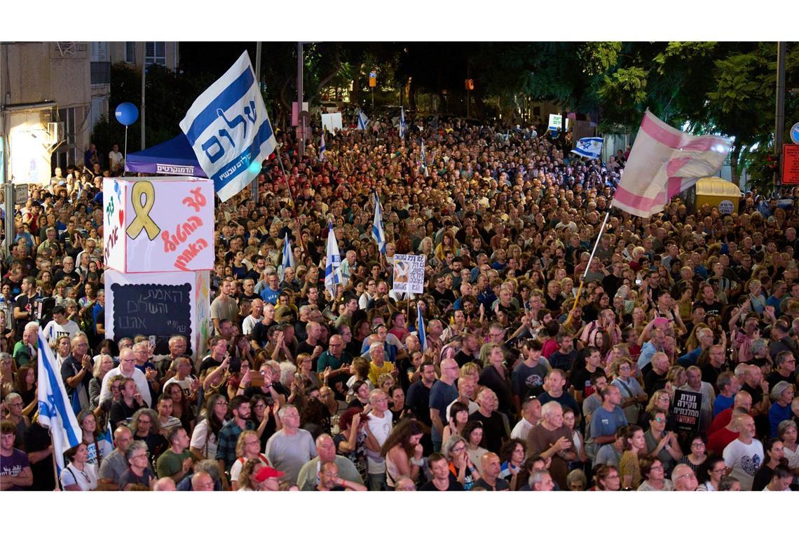 Schätzungen zufolge beteiligten sich etwa 150.000 Menschen an der Gedenkveranstaltung für den 1995 ermordeten damaligen israelischen Regierungschef Izchak Rabin.