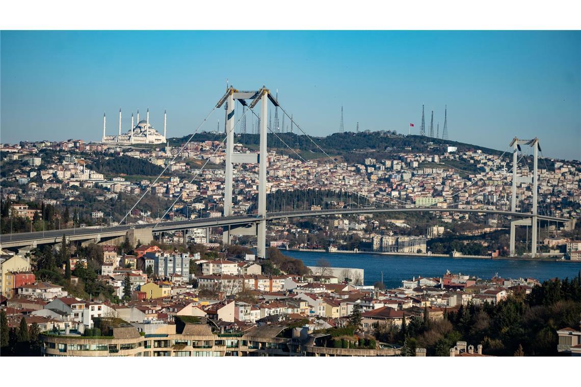 Das Geschäft mit der Glatze Schätzungsweise 5.000 Kliniken für Haartransplantationen gibt es in Istanbul. (Archivbild)