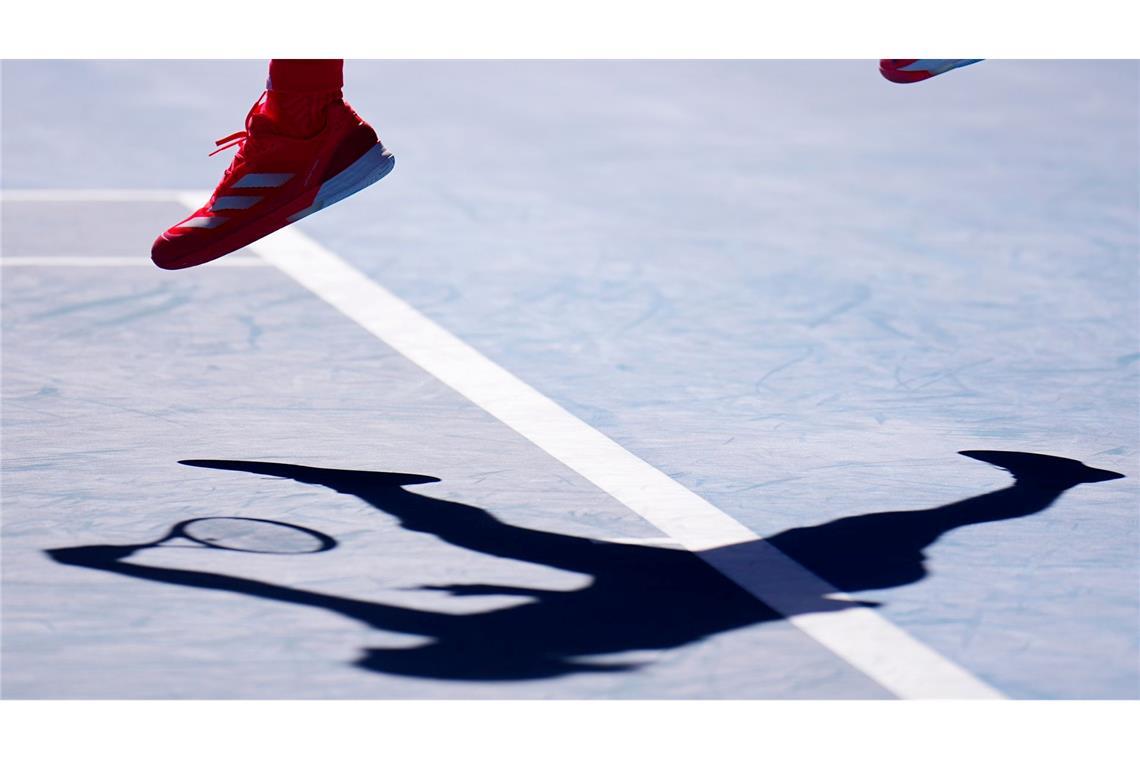 Bilder des Tages Schattenspiel bei den Australian Open: Alexander Zverev in Aktion.
