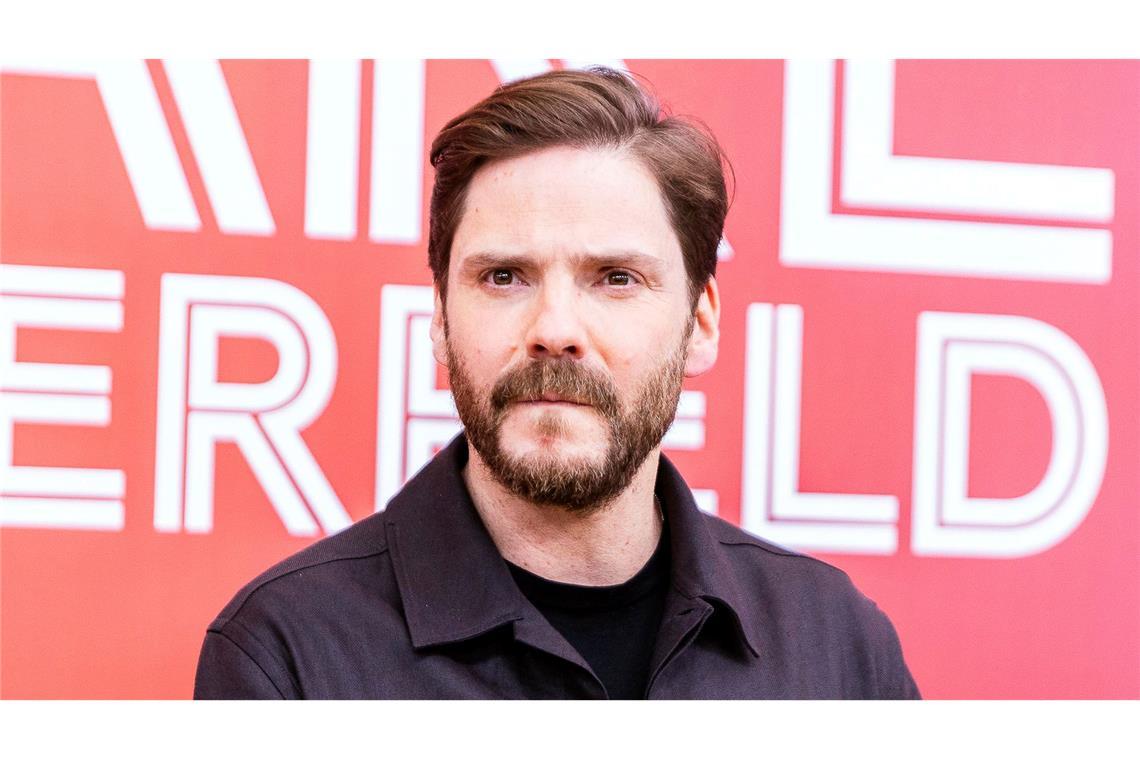 Schauspieler Daniel Brühl steht vor seinem nächsten Regieprojekt (Archivbild).
