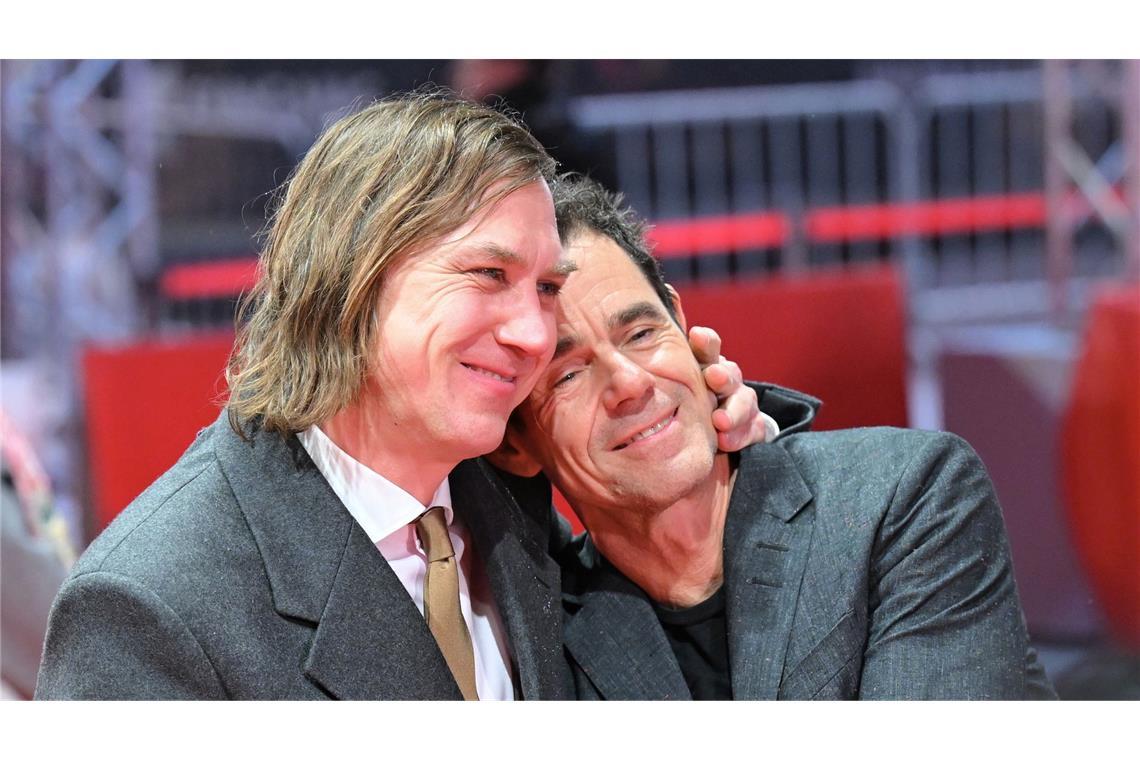 Heiße Rede, kalter Schnee: Berlinale eröffnet Schauspieler Lars Eidinger (l) und Regisseur Tom Tykwer beim Eröffnungsabend.
