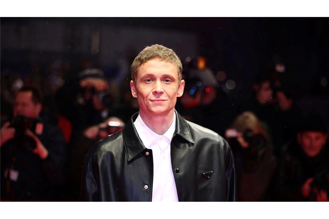 Heiße Rede, kalter Schnee: Berlinale eröffnet Schauspieler Matthias Schweighöfer im Blitzlicht.