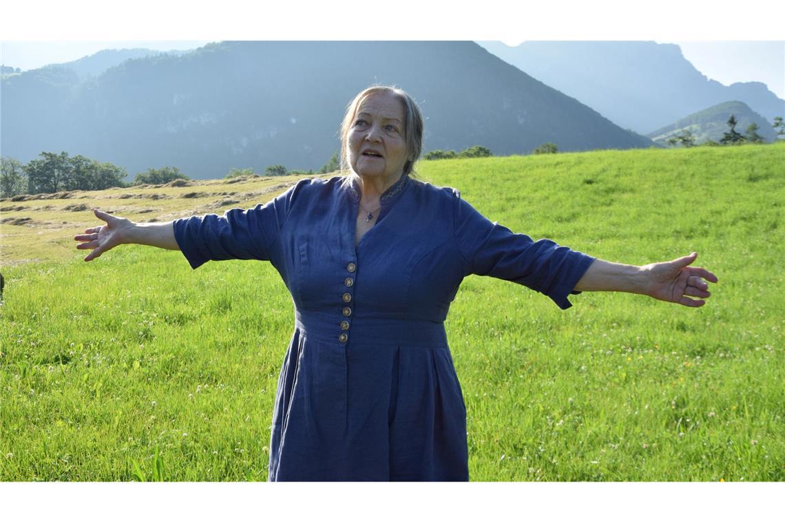 Marianne Sägebrecht ermutigt junge Leute: "Du bist schön" Schauspielerin Marianne Sägebrecht am Rande von Dreharbeiten zu der ARD-Vorabendserie "Watzmann ermittelt".