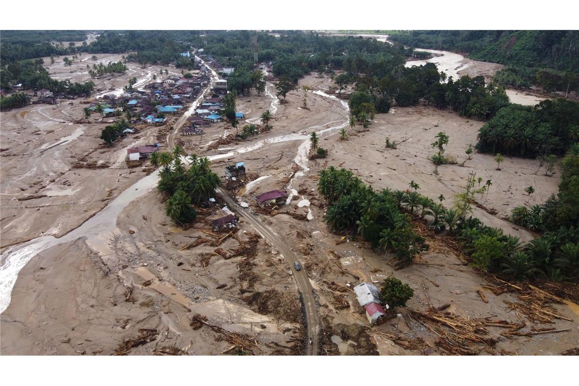 Schlammlawinen waren durch ganze Dörfer gefegt.