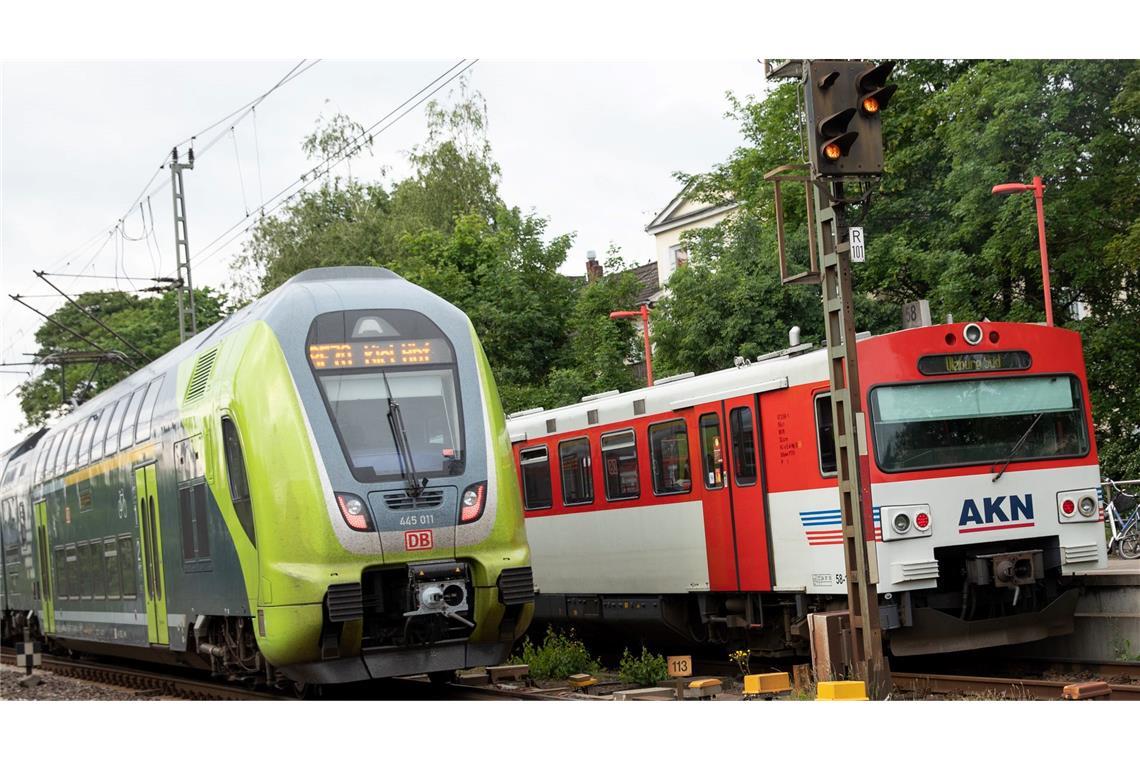 Stockende Verkehrswende: Länder prüfen Kürzungen im ÖPNV Schleswig-Holstein reduziert ab Dezember das Angebot auf der Schiene in den Randzeiten. (Archivbild)