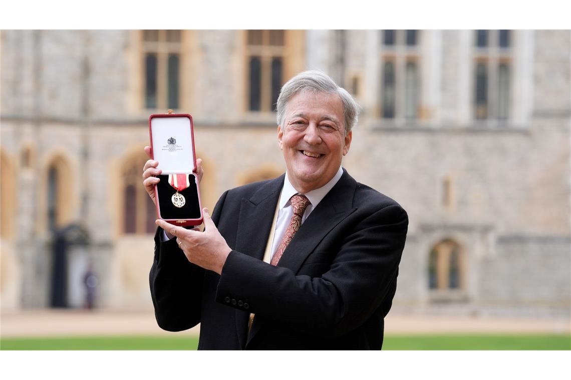Bilder des Tages Schloss Windsor: Stephen Fry zum Ritter geschlagen