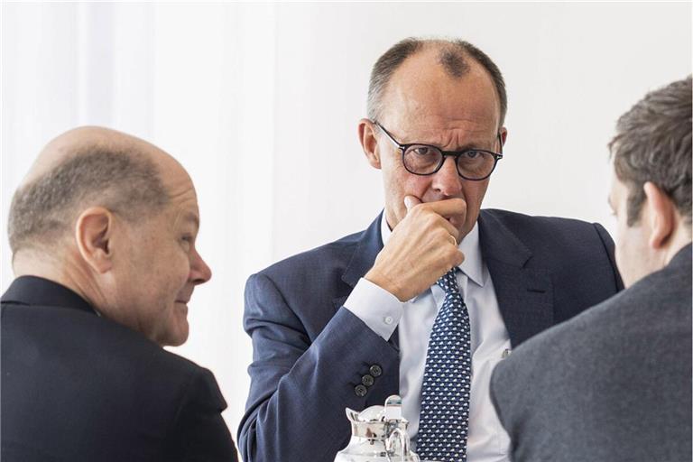 Schmerzhaft, aber nicht überraschend: Die SPD sperrt sich gegen den Plan faktischer Grenzschließungen von CDU-Chef Friedrich Merz (Mitte).