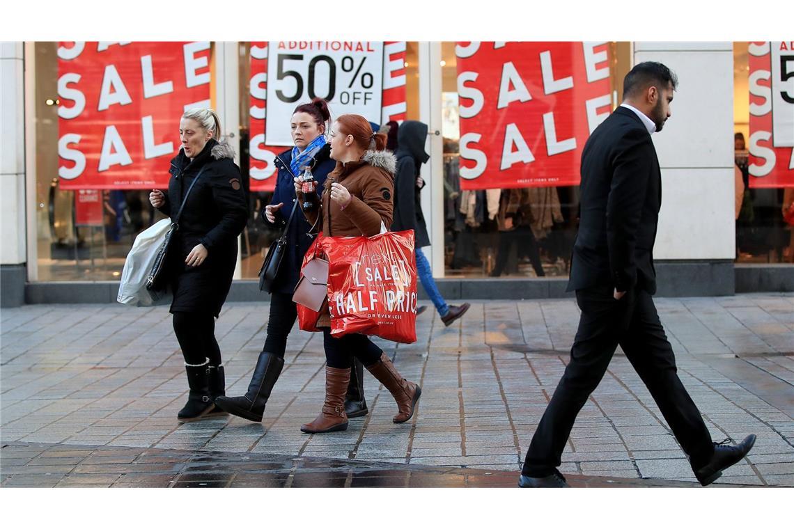 Warum feiern die Briten den Boxing Day? Schnäppchenjäger am Boxing Day