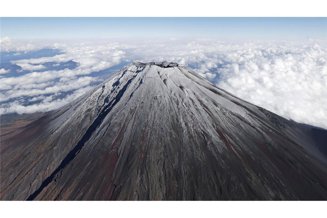Bilder des Tages Schnee auf dem Berg Fuji in Japan