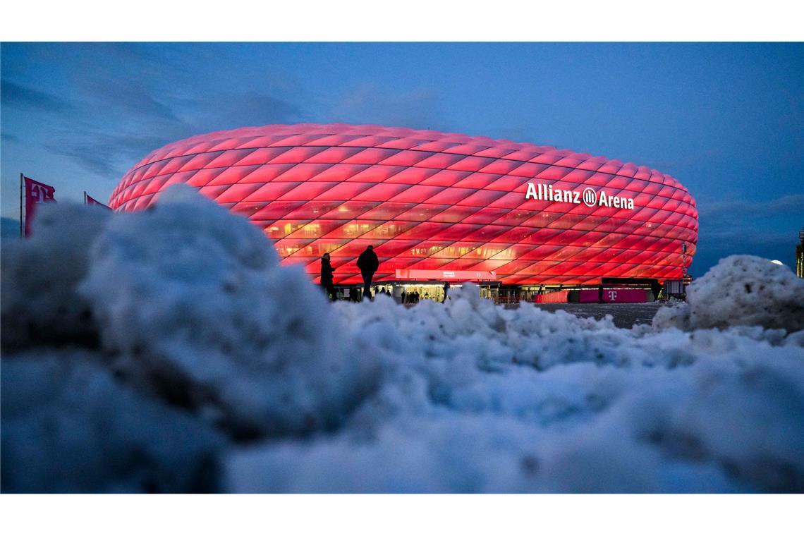 Bilder des Tages Schnee liegt vor der Allianz Arena vor dem Spiel Bayern München - FC Augsburg