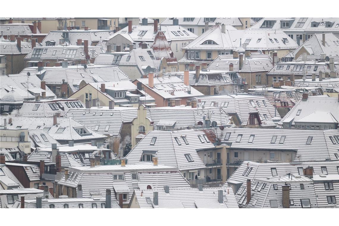 Schnee über Stuttgart: Auch in Baden-Württemberg werden deutlich höhere Heizkosten erwartet
