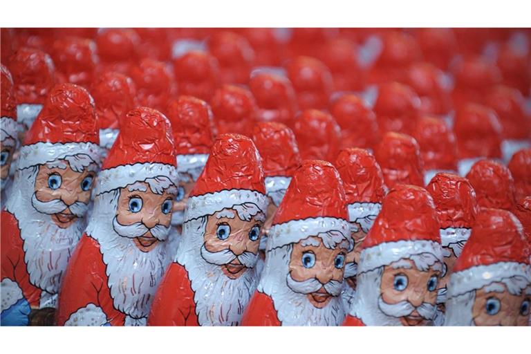 Schoko-Weihnachtsmänner sind beliebt - sowohl bei Kindern als auch bei Erwachsenen.