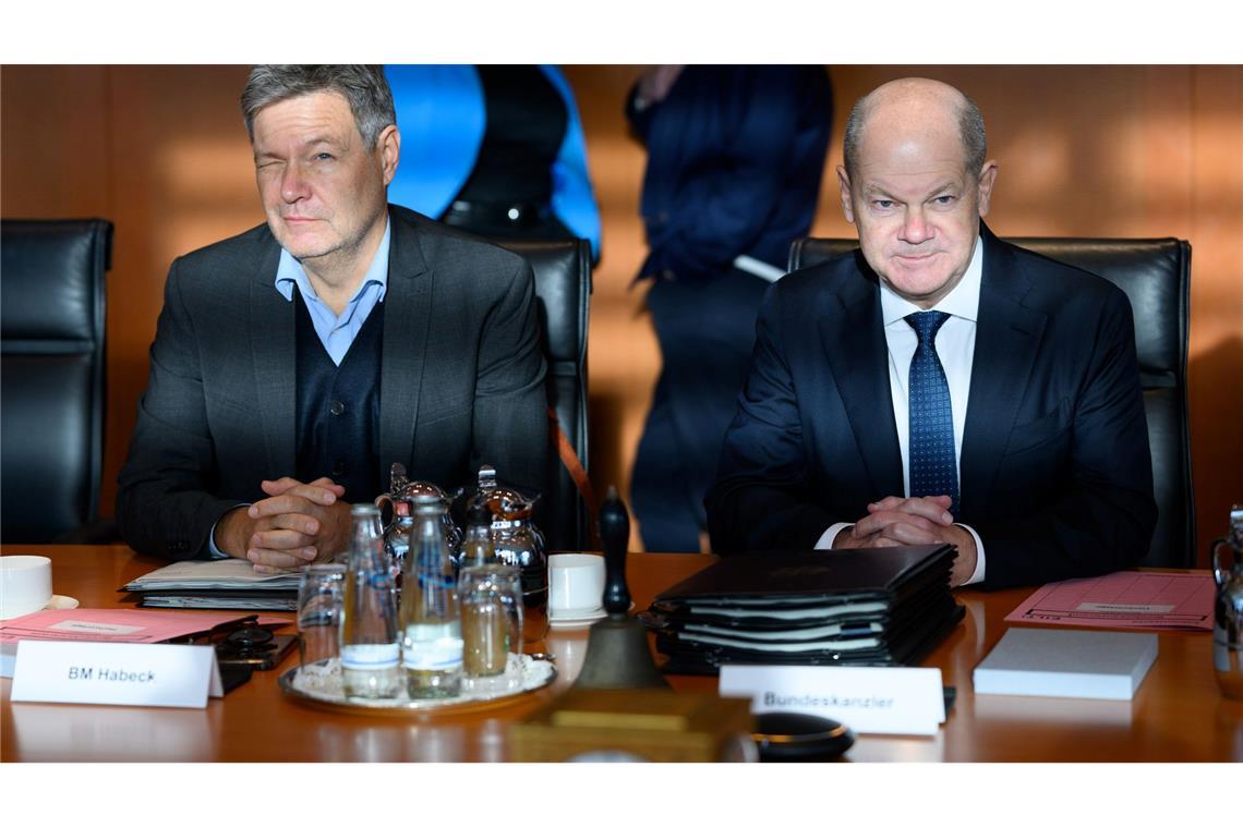 Scholz rügt Habeck: Vorstoß zu Wehretat "unausgegoren" Scholz rügt Habeck und schließt