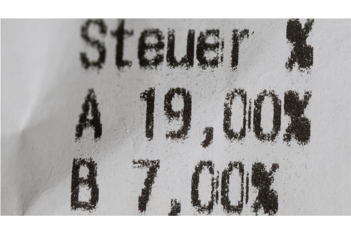 Schon bald 21 statt 19 Prozent? Ein Kassenzettel zeigt die aktuelle Mehrwertsteuer an.