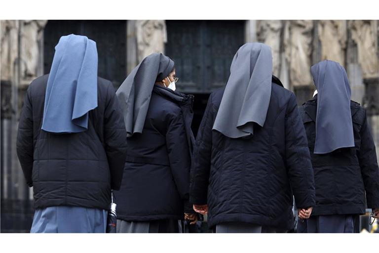 Schon der verstorbene Papst Franziskus hatte es im Jahr 2019 erstmals den sexuellen Missbrauch von Nonnen durch Priester und Bischöfe eingeräumt. „Es gab Priester und auch Bischöfe, die das getan haben“, sagte das Oberhaupt der katholischen Kirche.