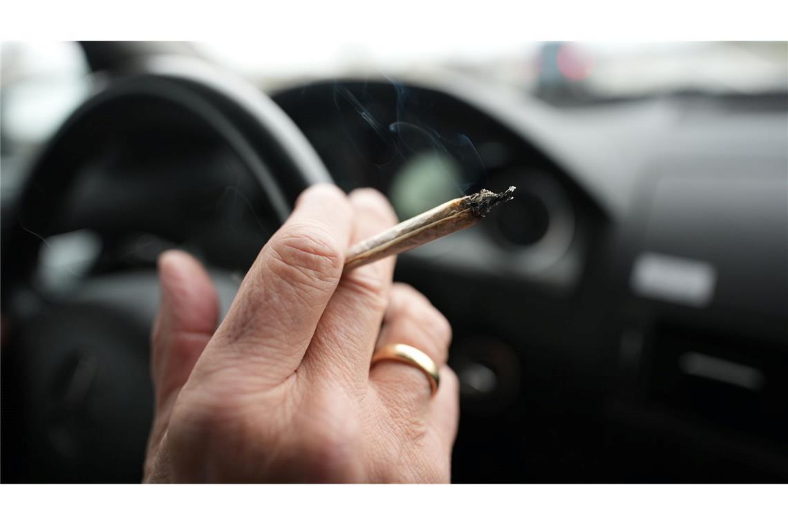 Experten fordern strengere Cannabis-Grenzwerte im Verkehr Schon in geringem Maß kann der Mischkonsum von Cannabis und Alkohol zu Einschränkungen der Fahrtüchtigkeit führen, sagen Experten.