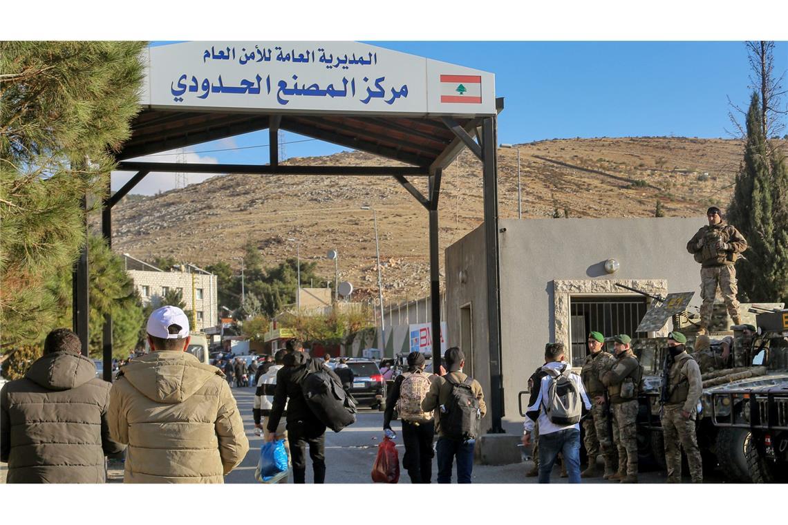 Debatte um Syrien-Flüchtlinge: Faeser gegen Spekulationen Schon wenige Stunden nach dem Ende der Assad-Herrschaft machen sich Flüchtlinge aus den Nachbarstaaten Libanon, Jordanien und Türkei auf den Weg zurück in die Heimat.