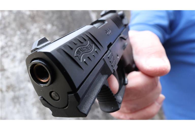 Schreckschusswaffen sind in Sachen  Durchschlagskraft näher an Waffen mit scharfer Munition, als viele denken .