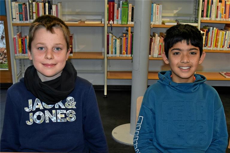 Schulsieger Jona Goller (links) und Klassensieger Mohsen Safizada. Foto: Elisabeth Klaper