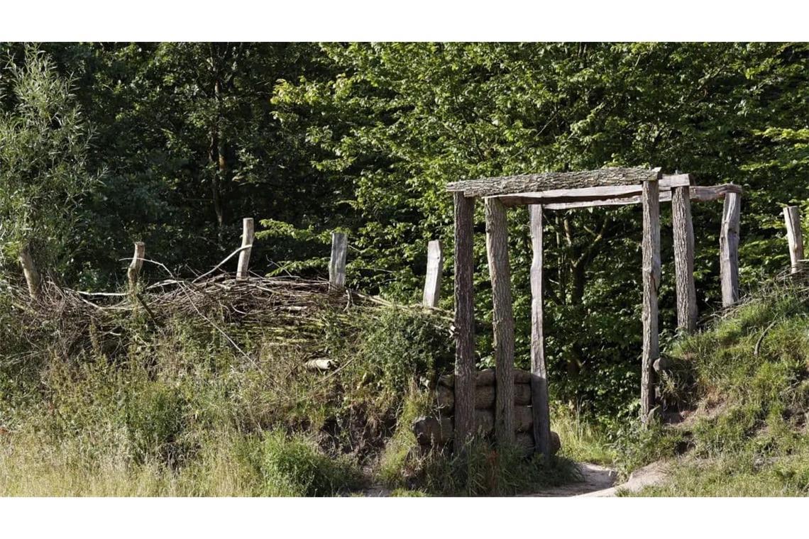 Schutzwall der Germanen? Nachbau einer Palisade im Museum und Park Kalkriese im Osnabrücker Land.