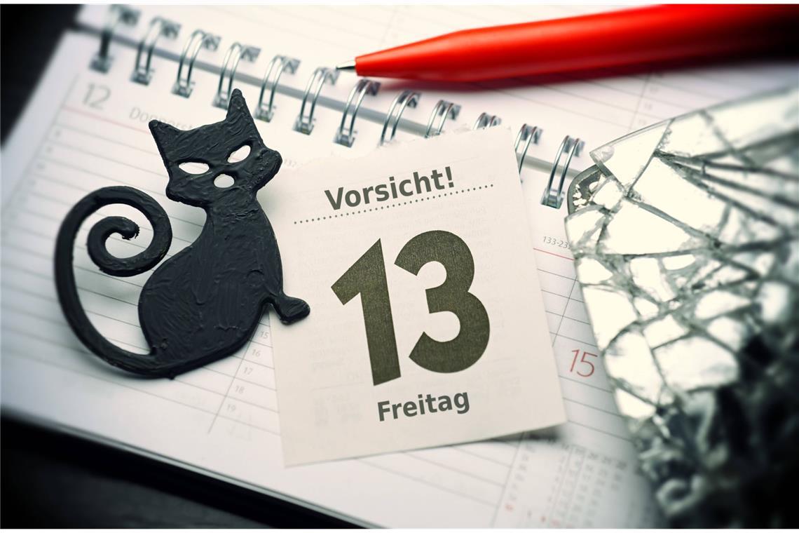 Schwarze Katze, zerbrochener Spiegel, all das soll Unglück bringen.