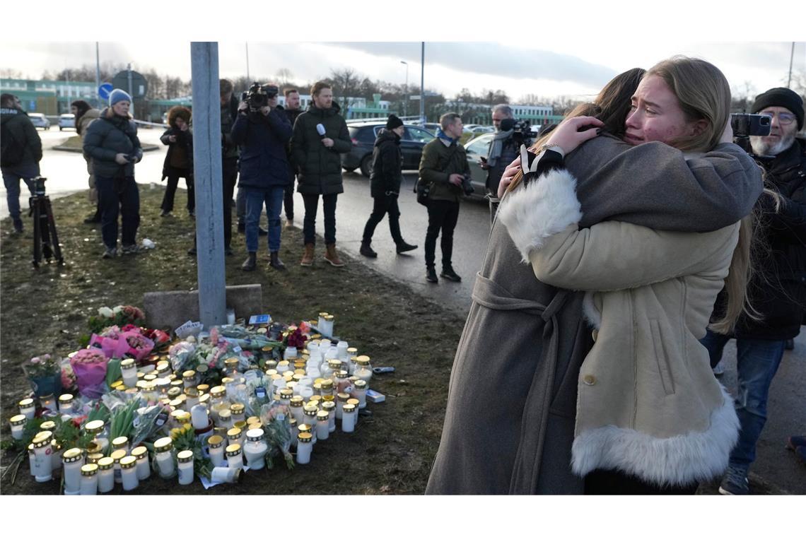 Neue Details zu Örebro: War mutmaßlicher Schütze Ex-Schüler? Schweden: Ein Land in Trauer
