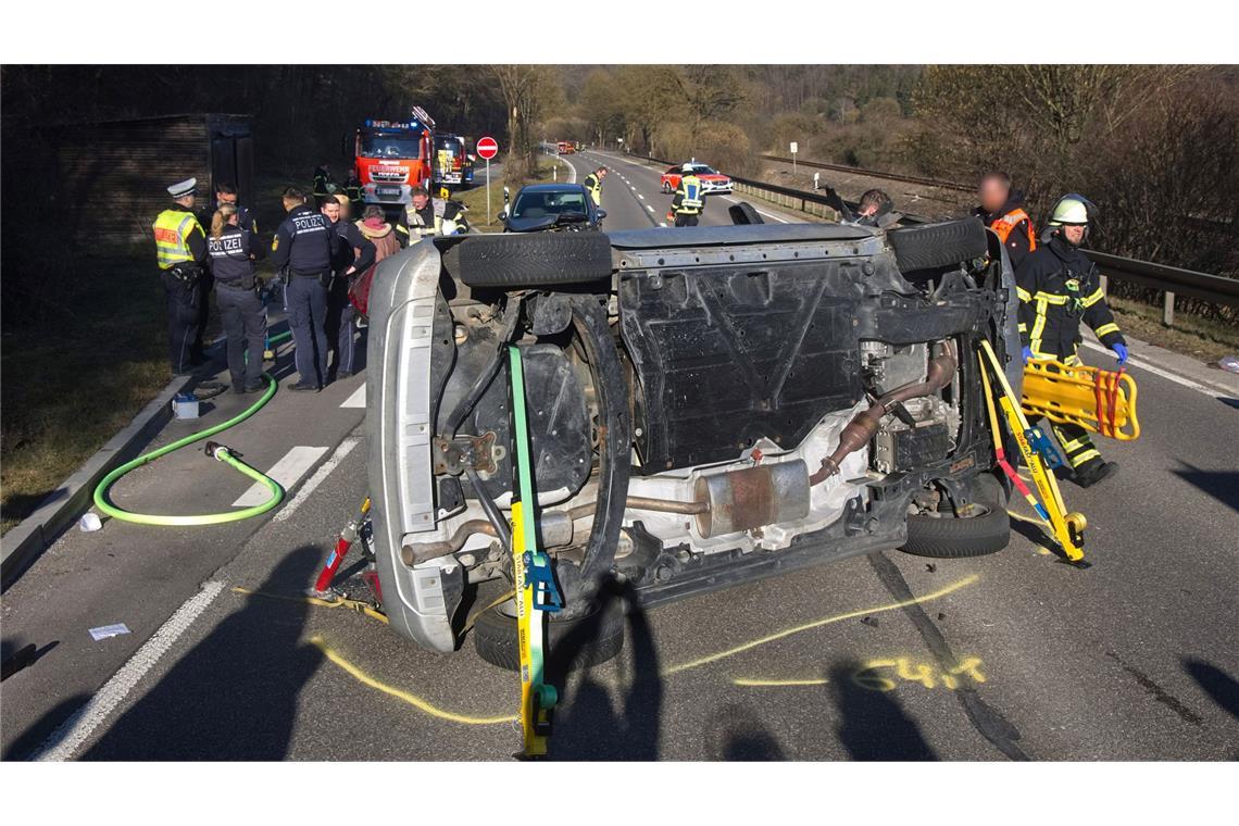 Zwei Schwerverletzte nach Zusammenstoß zweier Autos Schwerer Unfall bei Schelklingen