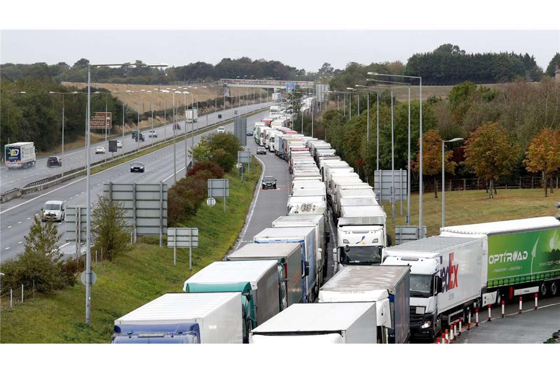 Wie stark Fluglärm der Gesundheit schadet Schwerlastverkehr ist nicht nur eine Belastung für die Umwelt, sondern schädigt mit 95 dB auch massiv das Gehör.