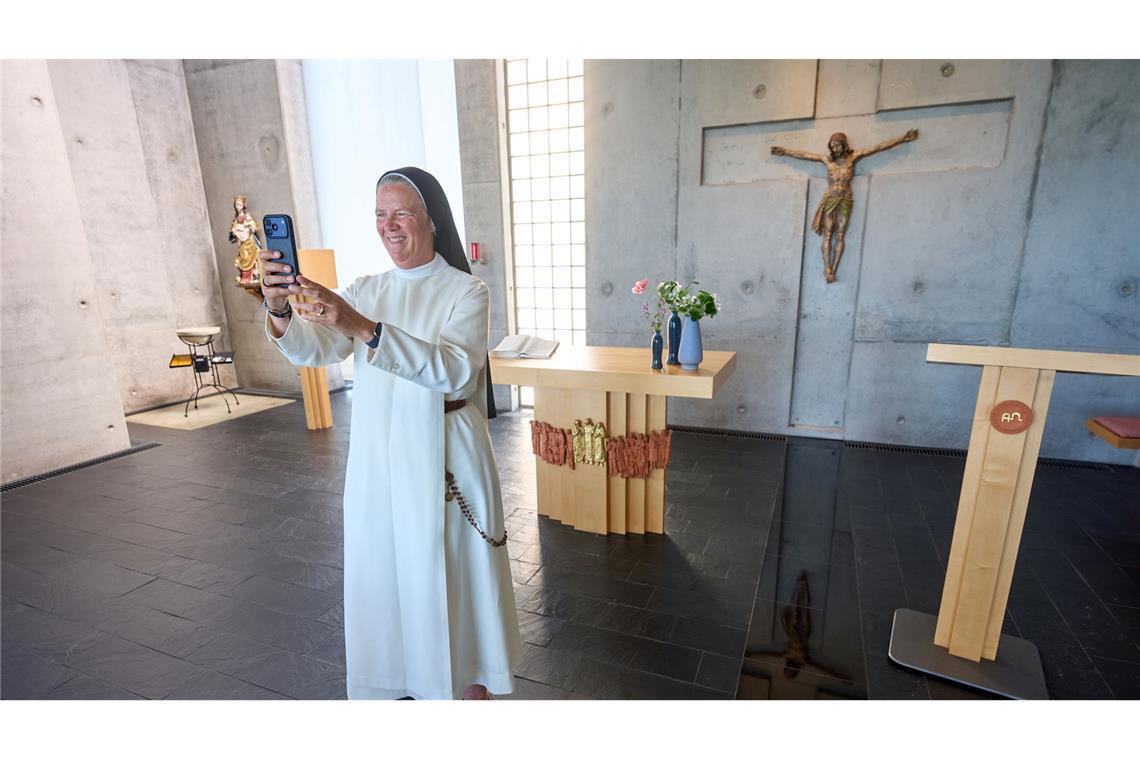 Schwester Ursula postet auch Videos auf Instagram.