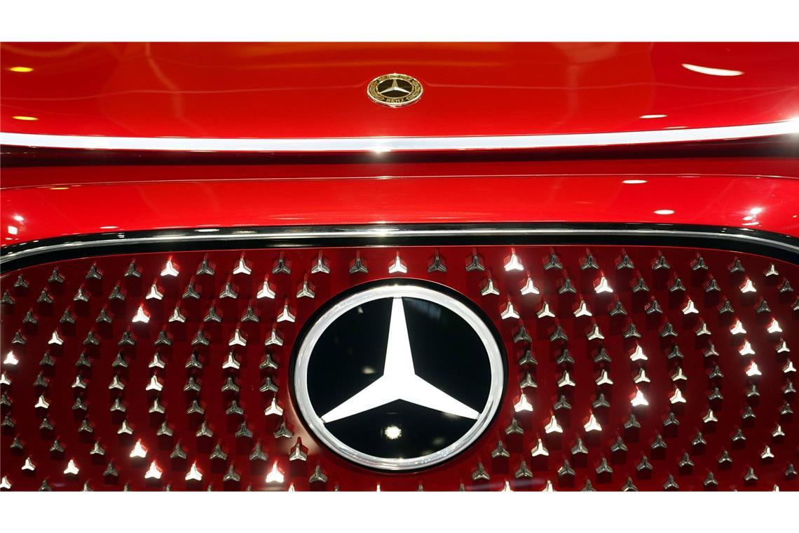 Mercedes-Aktie: Warum geht es weiter bergab? Schwierigkeiten für die Marke Mercedes-Benz in den USA.