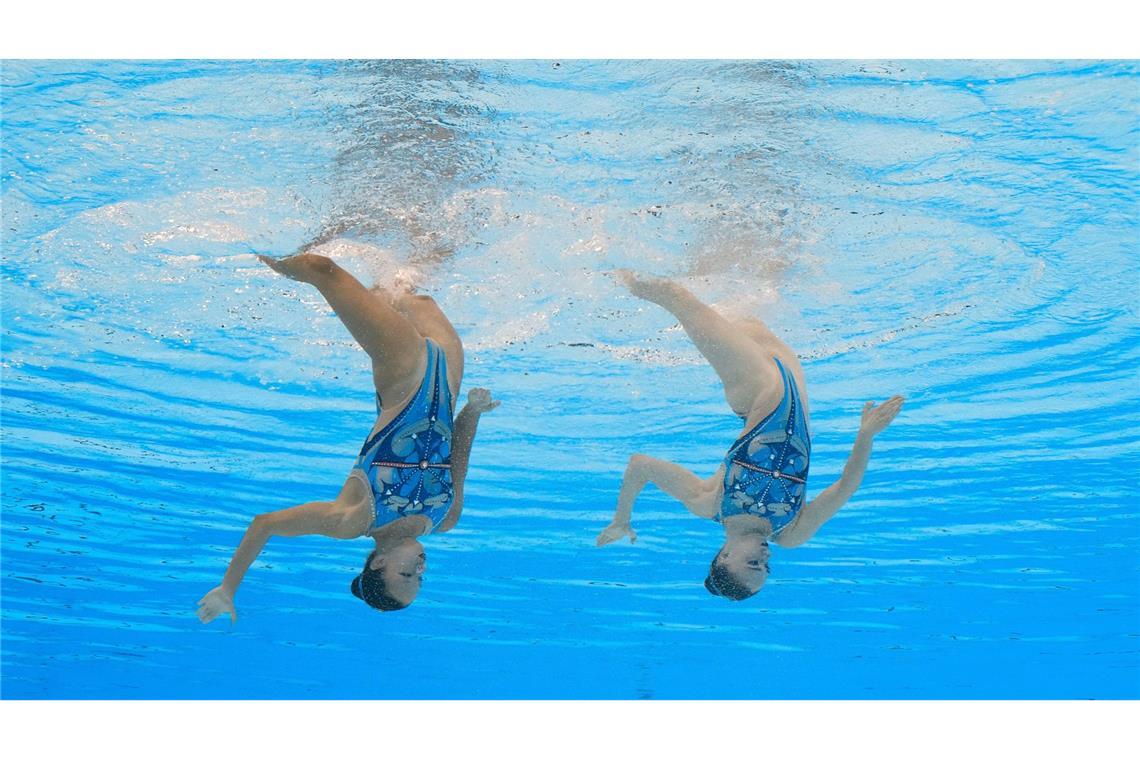 Schwimm-WM in Singapur: Klara Bleyer und Amelie Marianne Blumenthal Haz aus Deutschland in Aktion beim Synchronschwimmen.