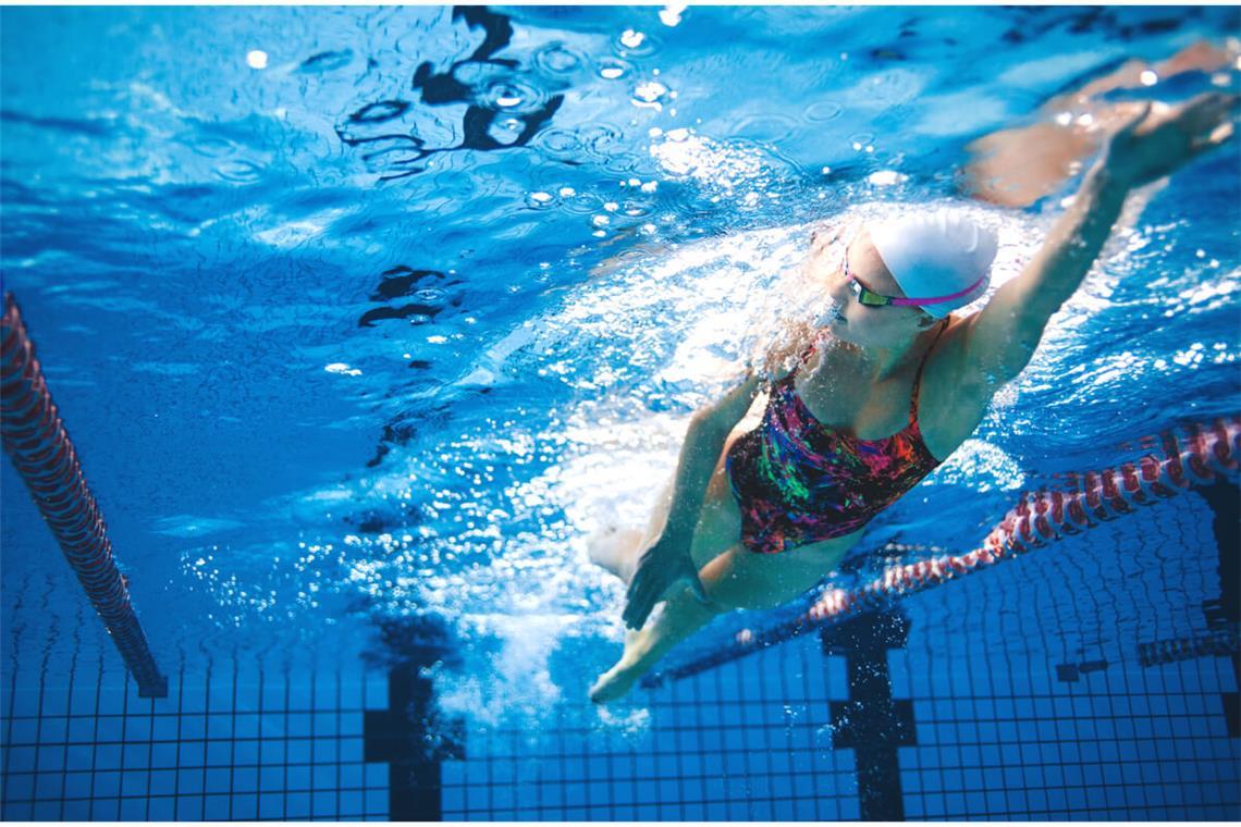 Abnehmen mit Schwimmen - 7 Tipps im Überblick Schwimmen ist ideal, um das Abnehm-Vorhaben zu unterstützen. Hier zeigen wir Ihnen 7 Tipps, wie Sie mit Schwimmen abnehmen können.