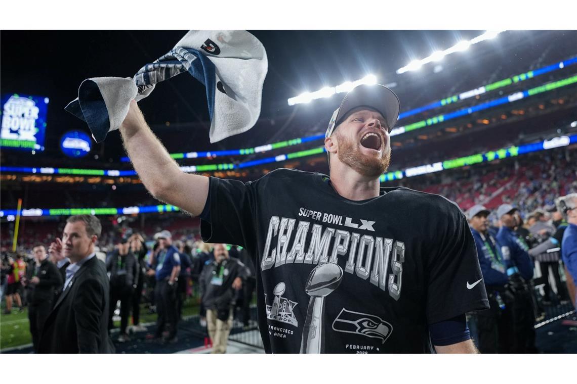 Seattle Seahawks-Quarterback Sam Darnold feiert nach dem Sieg beim Super Bowl LX.