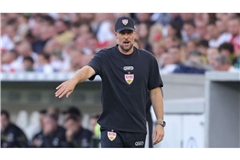 Sebastian Hoeneß und der VfB sind am Samstag in Paderborn gefordert.