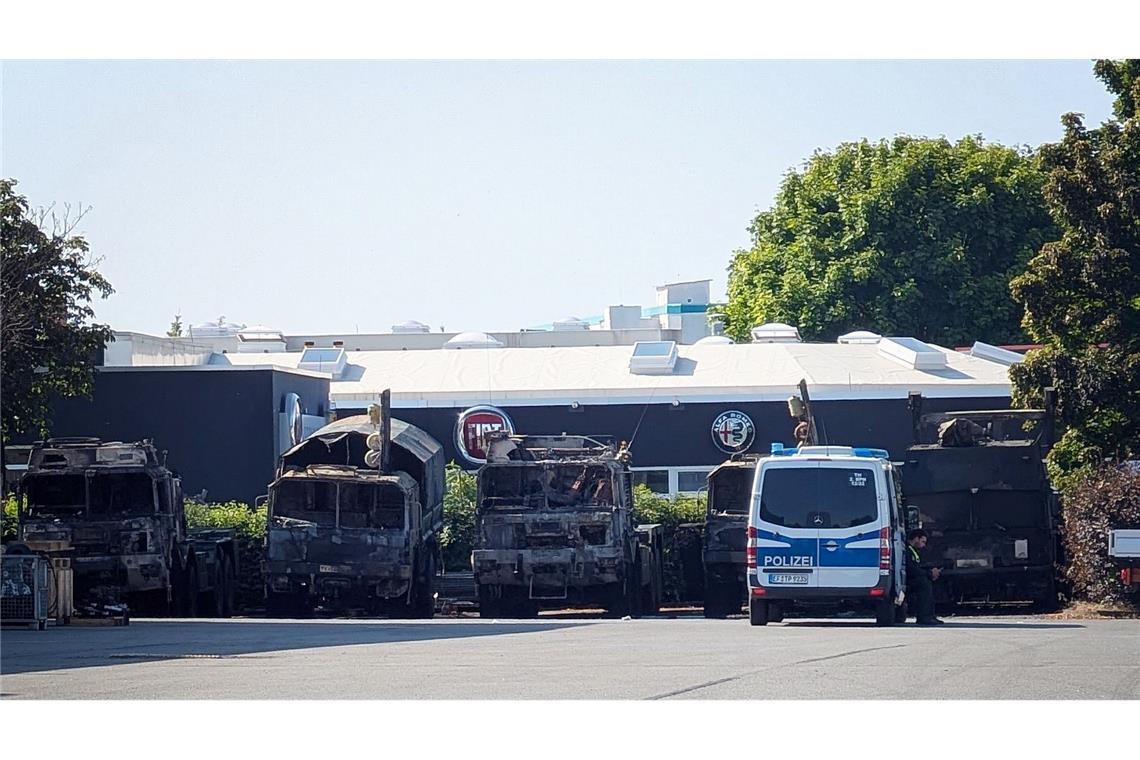 Sechs Bundeswehr-Fahrzeuge sind am Samstagabend in Erfurt in Brand geraten. (Archivbild)